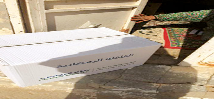 قافلة بنك الرياض الرمضانية تواصل تقديم المساعدات الغذائية للأسر المحتاجة 