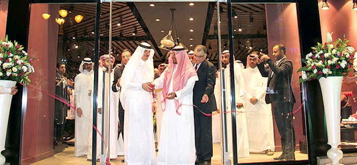 الأمير منصور بن مقرن يدشن (ليواني) للأزياء والمستلزمات الرجالية 