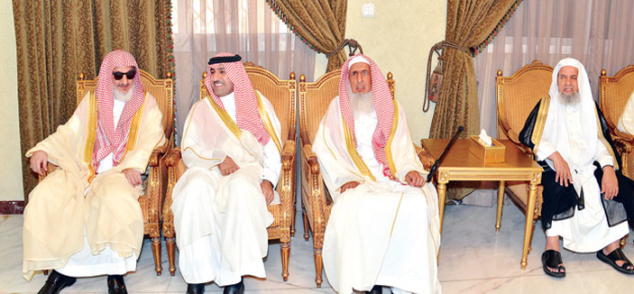 الأمير تركي بن عبدالله يعايد المفتي ووزير العدل والعلماء 