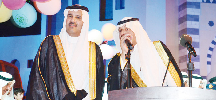 الأمير فيصل بن سلمان يشارك أهالي المدينة المنورة أفراحهم بالعيد 