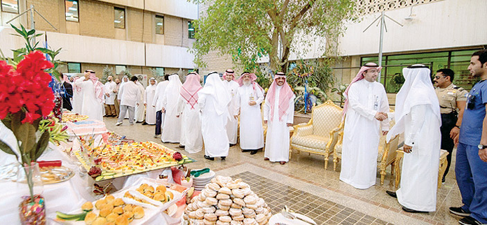 «طبية» جامعة الملك سعود تعايد منسوبيها 