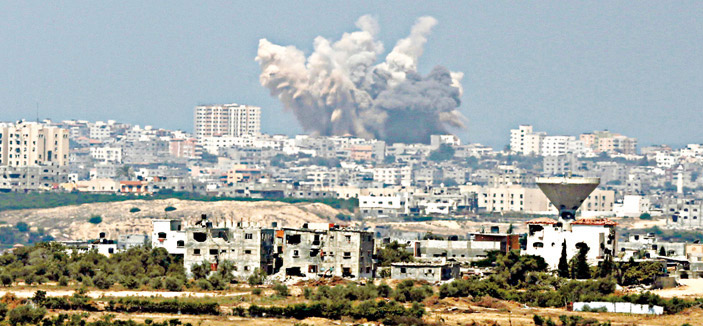 الاحتلال يقصف غزة ويقتل 5 فلسطينيين بينهم طفل ويوقع 30 إصابة 