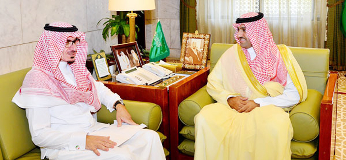 أمير الرياض يستقبل مدير مركز الملك فهد لأمراض وجراحة القلب 