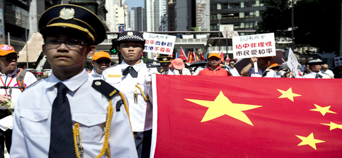 مؤيدو بكين يتظاهرون لدعم الحكومة المحلية في هونغ كونغ 