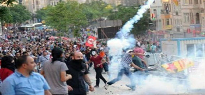 تركيا .. اشتباكات بين الشرطة ومحتجين 