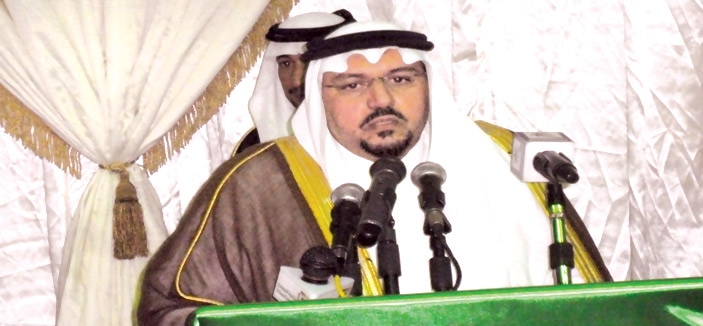 نائب أمير منطقة القصيم يدشن أول مهرجان للعنب بمركز الصلبية 