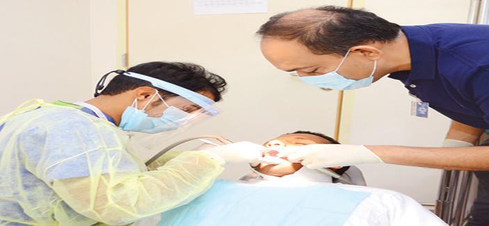 قافلة الأسنان تعالج 250 مريضاً وتنشر الوعي لدى شرائح المجتمع بمركز الذيبية 