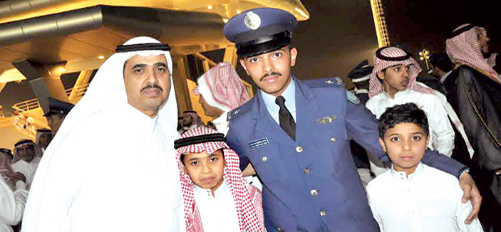العسيري يحتفل بتخرج ابنه سعد ملازم طيار 