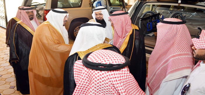 نائب أمير منطقة القصيم يسلم السيارات المجهزة لذوي الاحتياجات الخاصة 