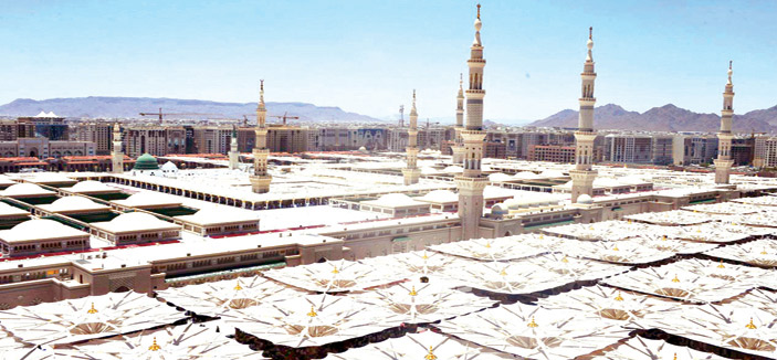 نصف مليون مُصلٍّ يؤدون صلاة الجمعة بالمسجد النبوي وسط منظومة متكاملة من الخدمات 
