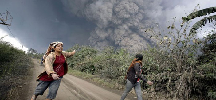 ثوران جديد لبركان سينابونج بإندونيسيا 
