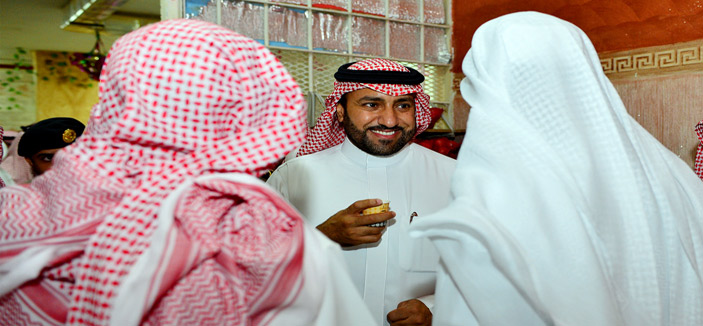 الأمير تركي بن عبدالله يزور سجون الحائر والملز ويعايد نزلاءها 