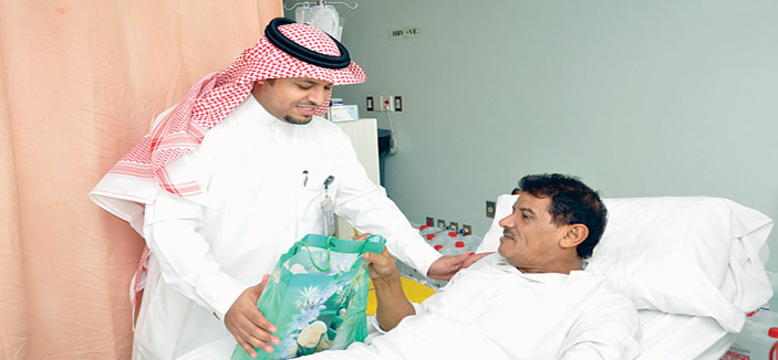 مركز الأمير سلمان لأمراض الكلى يعايد مرضاه.. والمشرف العام يؤكّد على جودة الخدمة الطبية المقدَّمة 
