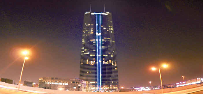 برج رافال يتوشح بالأزرق دعماً لنادي الهلال 