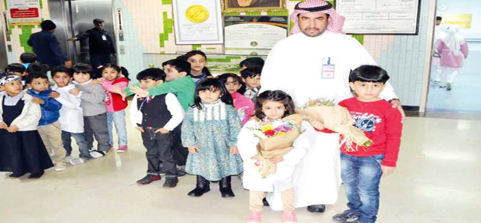 أطفال الروضة الثالثة يزورون مستشفى الملك سعود بعنيزة 