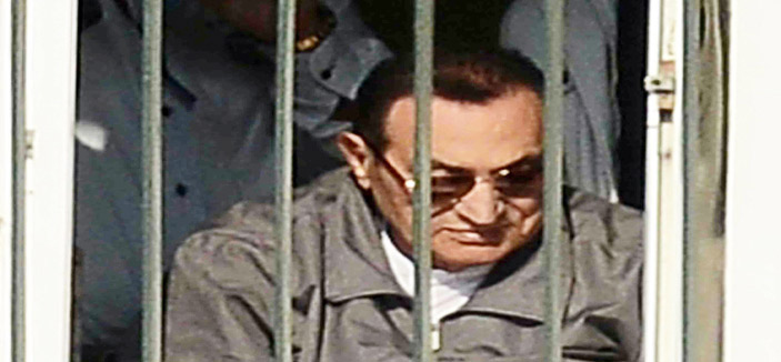 مبارك يتعرض لغيبوبة وشائعات عن وفاته 