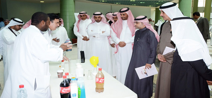 رئيس المكتب الثقافي الكويتي يزور جامعة سلمان 