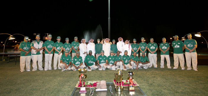 الأمير الوليد يكرّم فريق إسطبلات المملكة على إنجازاتهم المختلفة التي بلغت 62 بطولة محلية ودولية 