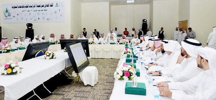في اجتماع عمداء الدراسات العليا بجامعة الملك عبدالعزيز 