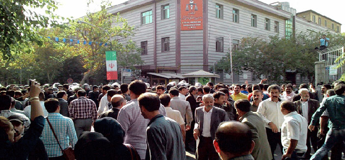 اعتقالات بالجملة للإصلاحيين في إيران .. واختلاسات بالملايين 