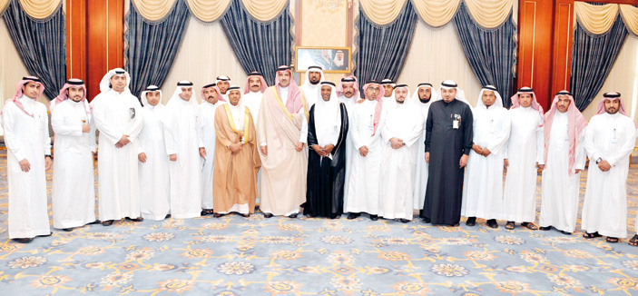 الأمير فيصل بن سلمان يكرم فرع وزارة التجارة بالمدينة المنورة 