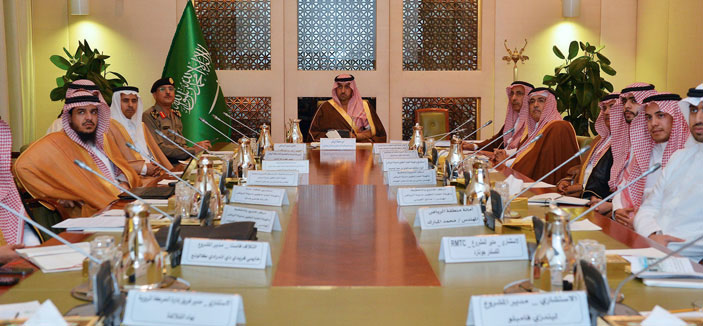 الأمير تركي بن عبدالله يجتمع بعدد من مسؤولي الإدارات الحكومية 