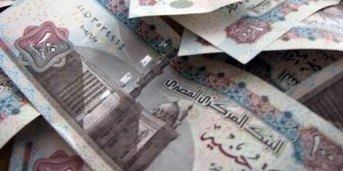 مصر تقترض 100 مليار جنيه لمواجهة عجز الموازنة 