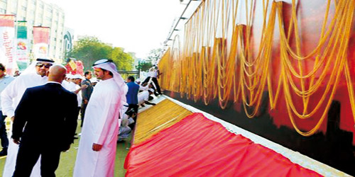 دبي تدخل جينيس بأطول سلسلة ذهبية في العالم بطول 5 كلم 