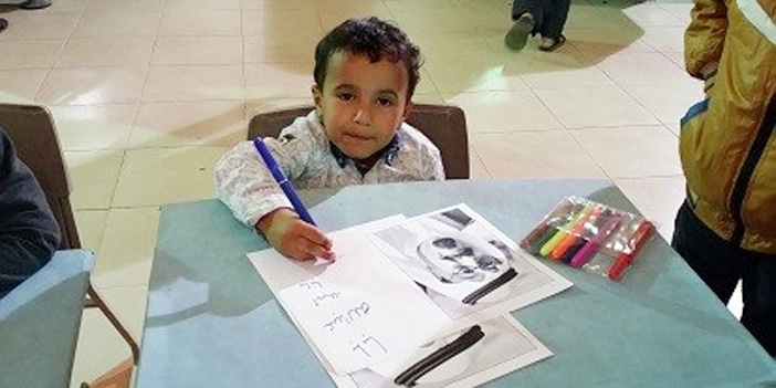  طفل بالنادي يدون عبارات الحب والدعاء للملك عبدالله