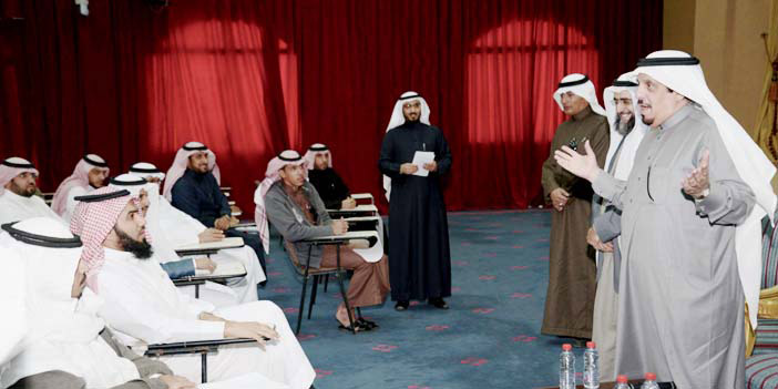  من لقاء مدير جامعة الباحة بالطلاب
