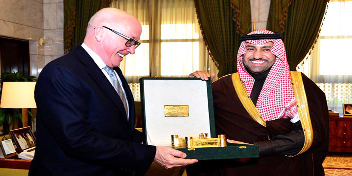 أمير منطقة الرياض يستقبل سفير المملكة المتحدة 