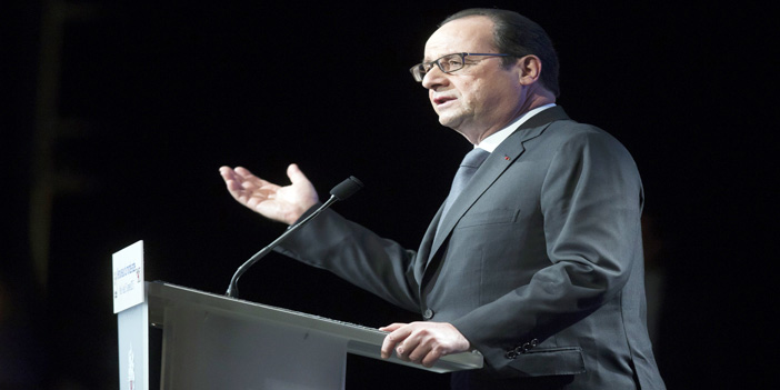  الرئيس الفرنسي يلقي خطابه أثناء زيارته لمعهد العالم العربي في باريس