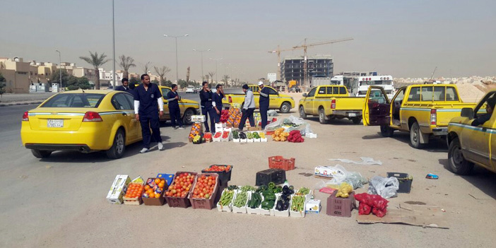 فرق الرقابة الصحية بأمانة الرياض تصادر 15 عربة جائلة لبيع الأغذية الملوثة 
