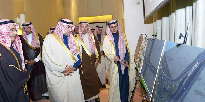  أمير منطقة الرياض يطلع على تصاميم الجزء الغربي لطريق الملك عبدالله