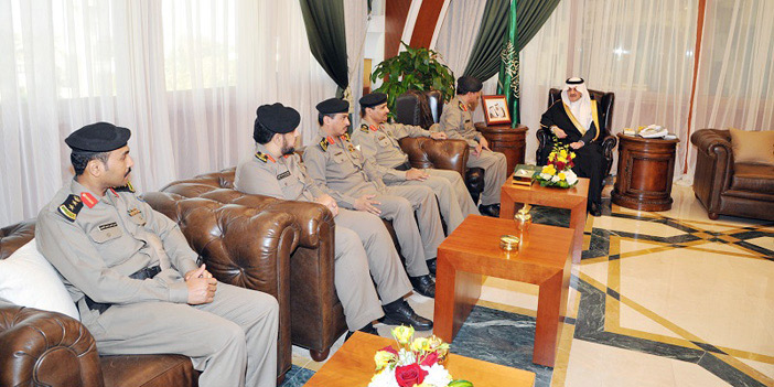  الأمير سعود بن نايف مع عدد من القيادات الأمنية بالشرقية