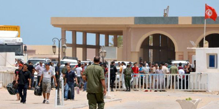 مفاوضات بين تونس وليبيا حول المعابر بعد يومين من الاحتجاجات وأعمال العنف  