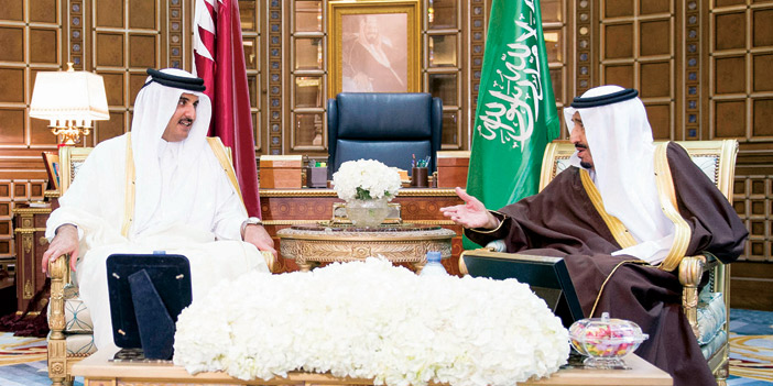  خادم الحرمين خلال جلسة المباحثات الرسمية مع أمير قطر