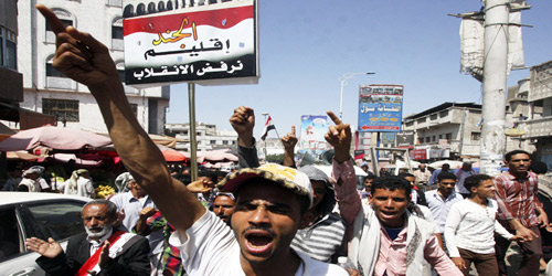  اليمنيون في تعز يحتفلون بخروج الرئيس عبدربه هادي ورفضهم للانقلاب