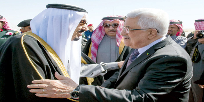  خادم الحرمين الشريفين في مقدمة مستقبلي الرئيس محمود عباس