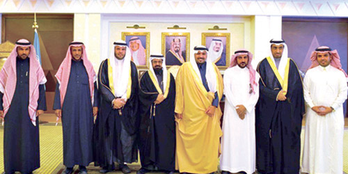  لقطة جماعية لرئيس وأعضاء مجلس إدارة النادي مع سموه