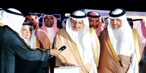  أمير جازان و الأمير سلطان بن سلمان خلال حفل تدشين المنتدى الاقتصادي