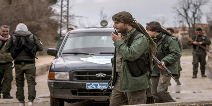  مجموعة من المقاتلين الآشوريين الذين يتجهزون لصد هجوم داعش