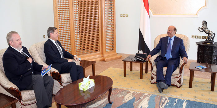  الرئيس هادي خلال اجتماعه مع السفير الأمريكي وتلقي الدعم الأمريكي