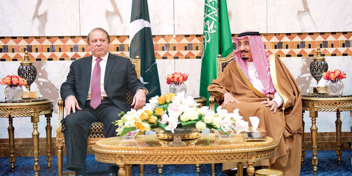الملك سلمان يقيم مأدبة غداء تكريماً لرئيس وزراء باكستان 