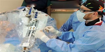 جدة.. فريق طبي يجري 5 عمليات باستخدام «روبوت» لأول مرة في الشرق الأوسط 
