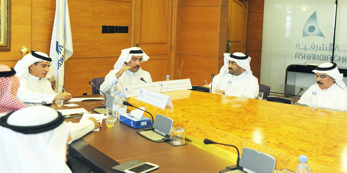  د. الحميدي خلال اللقاء مع أعضاء اللجنة السياحية بغرفة الشرقية