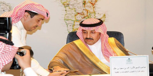  الأمير محمد بن سعود خلال التدشين