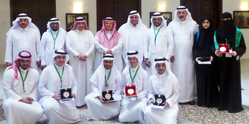  السفير الفايز مع وفد المملكة المشارك في أولمبياد الكويت