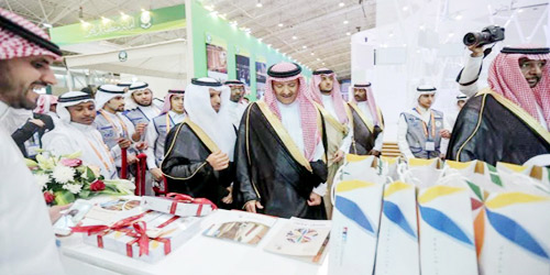 زيارة الأمير سلطان بن سلمان لجناح القصيم في المعرض