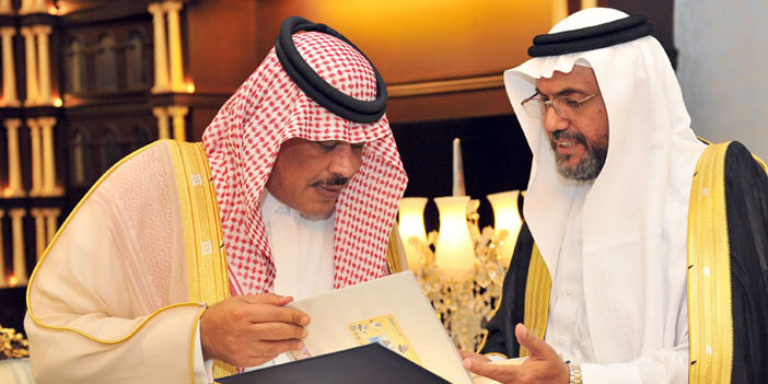  الأمير مشاري بن سعود يتسلّم التقرير السنوي للبريد